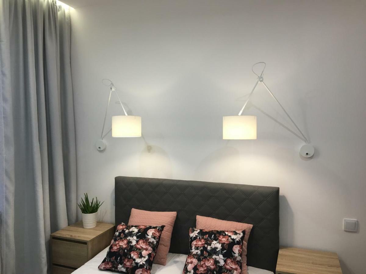 Family & Business Elegant Apartments Ul Astronautow Centrum Downtown - 3 Bedroom, Parking كيلتشي المظهر الخارجي الصورة