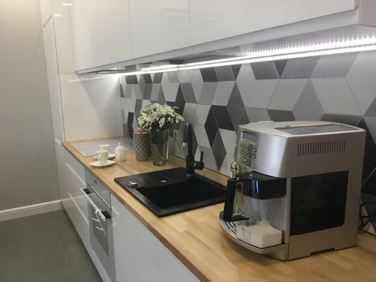 Family & Business Elegant Apartments Ul Astronautow Centrum Downtown - 3 Bedroom, Parking كيلتشي المظهر الخارجي الصورة