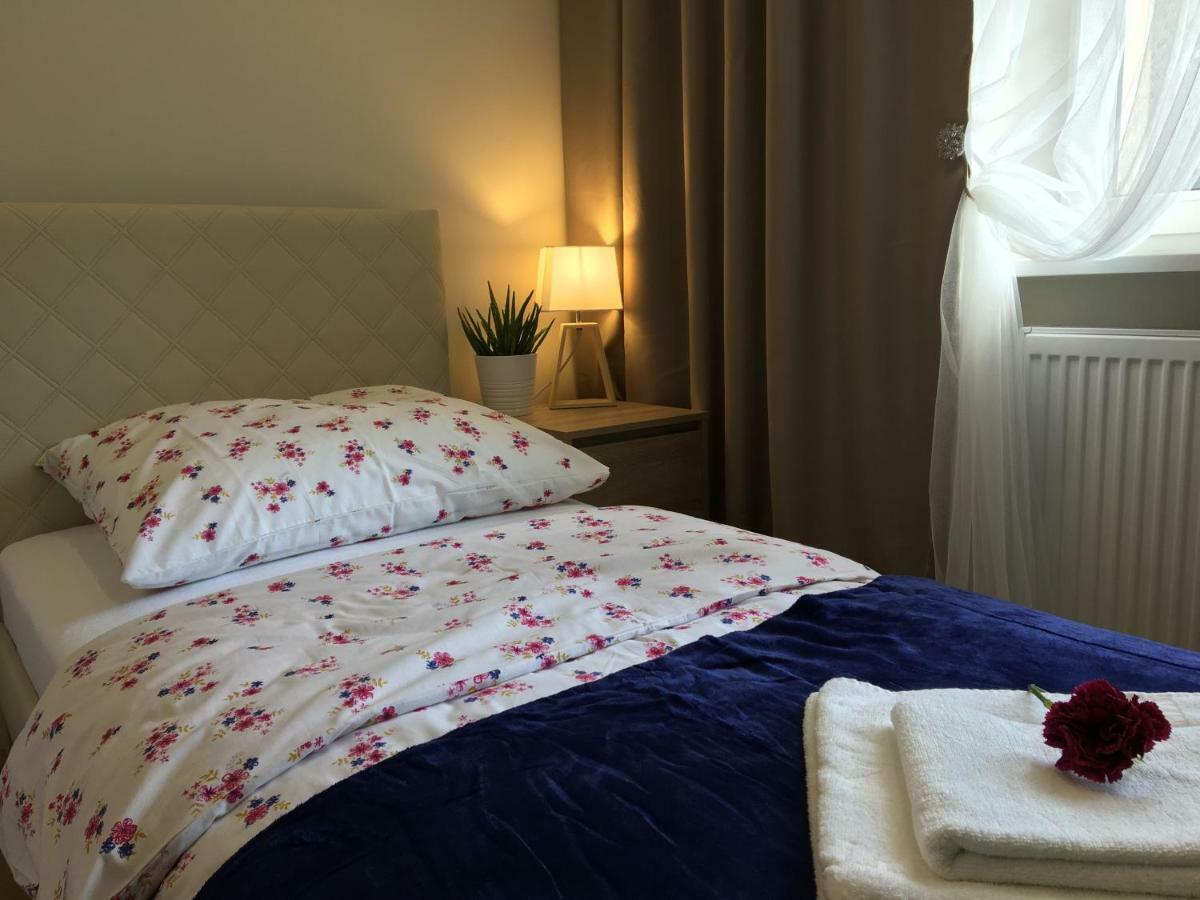 Family & Business Elegant Apartments Ul Astronautow Centrum Downtown - 3 Bedroom, Parking كيلتشي المظهر الخارجي الصورة