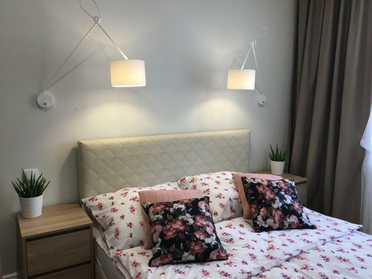 Family & Business Elegant Apartments Ul Astronautow Centrum Downtown - 3 Bedroom, Parking كيلتشي المظهر الخارجي الصورة