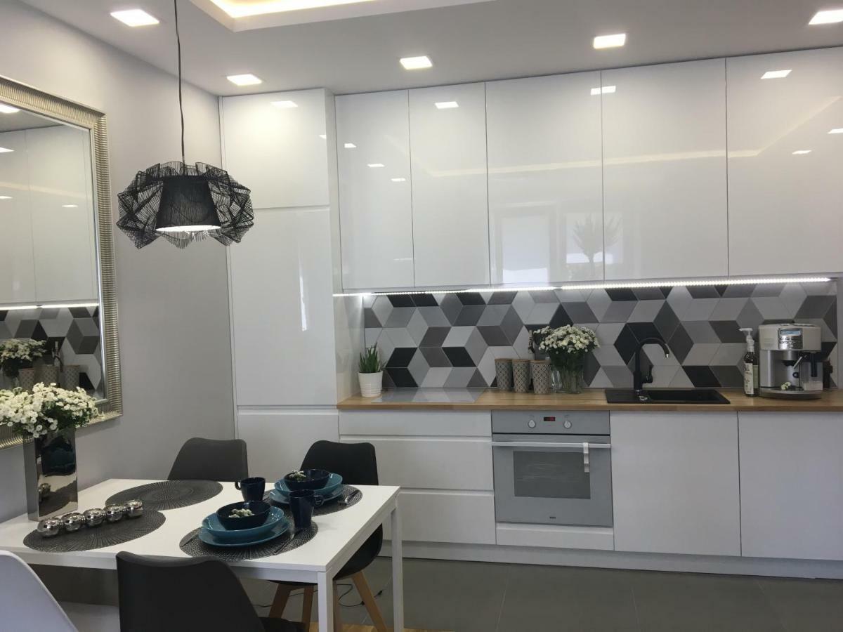 Family & Business Elegant Apartments Ul Astronautow Centrum Downtown - 3 Bedroom, Parking كيلتشي المظهر الخارجي الصورة