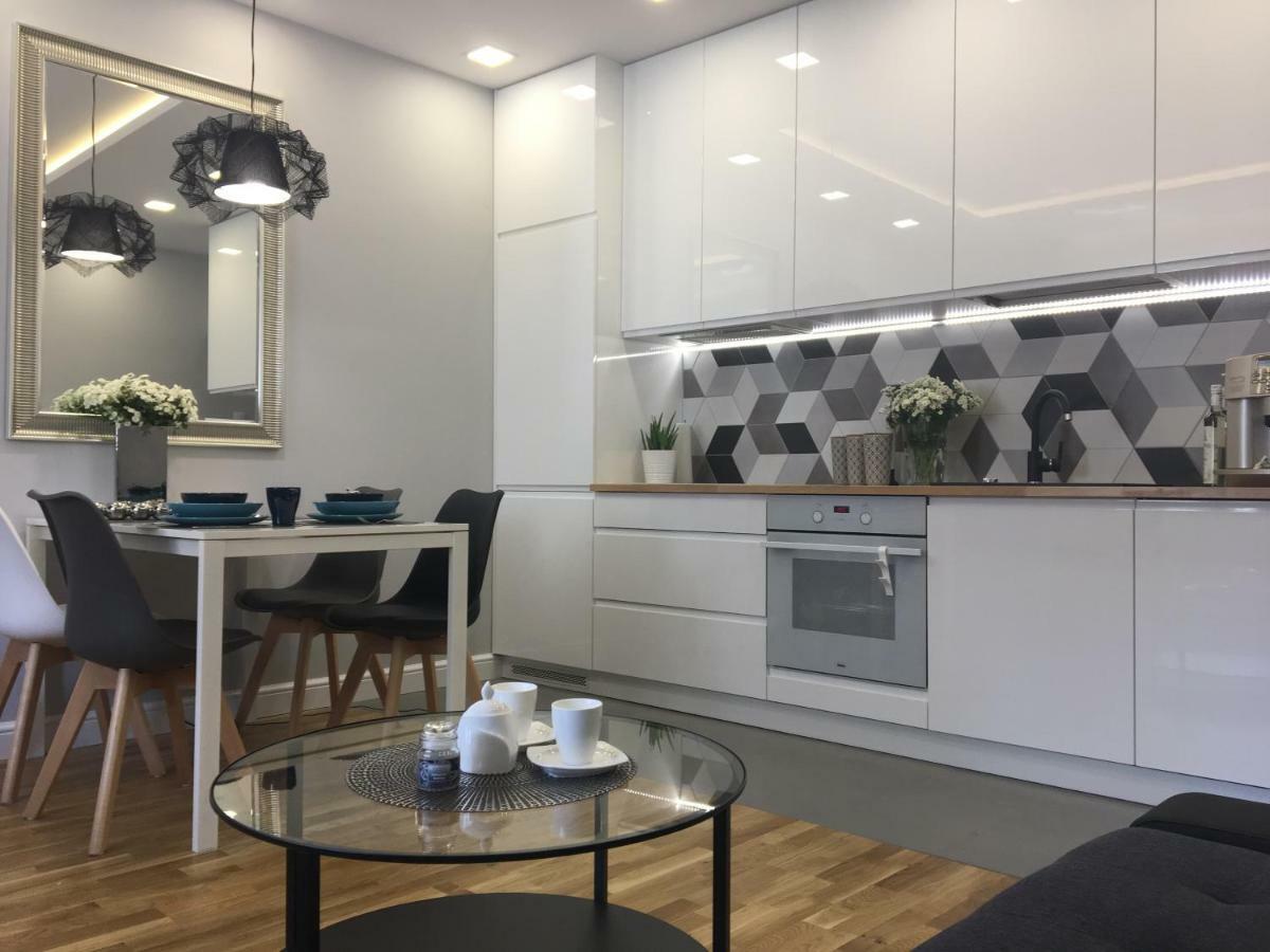 Family & Business Elegant Apartments Ul Astronautow Centrum Downtown - 3 Bedroom, Parking كيلتشي المظهر الخارجي الصورة