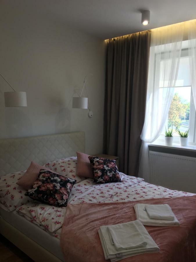 Family & Business Elegant Apartments Ul Astronautow Centrum Downtown - 3 Bedroom, Parking كيلتشي المظهر الخارجي الصورة