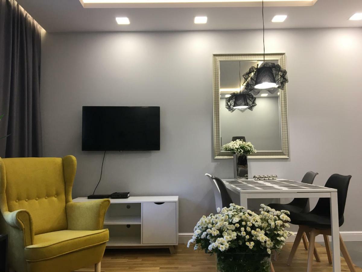 Family & Business Elegant Apartments Ul Astronautow Centrum Downtown - 3 Bedroom, Parking كيلتشي المظهر الخارجي الصورة